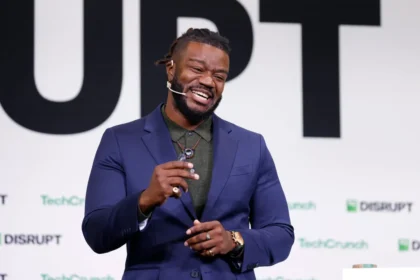 Kevin Damoa (Founder of Glīd) Speaking at TechCrunch Disrupt